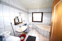 Bad EG Freistehendes Einfamilienhaus in wundersch�ner Lage mit gro�em Garten