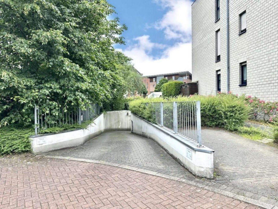 Tiefgarageneinfahrt Etagenwohnung Neuss