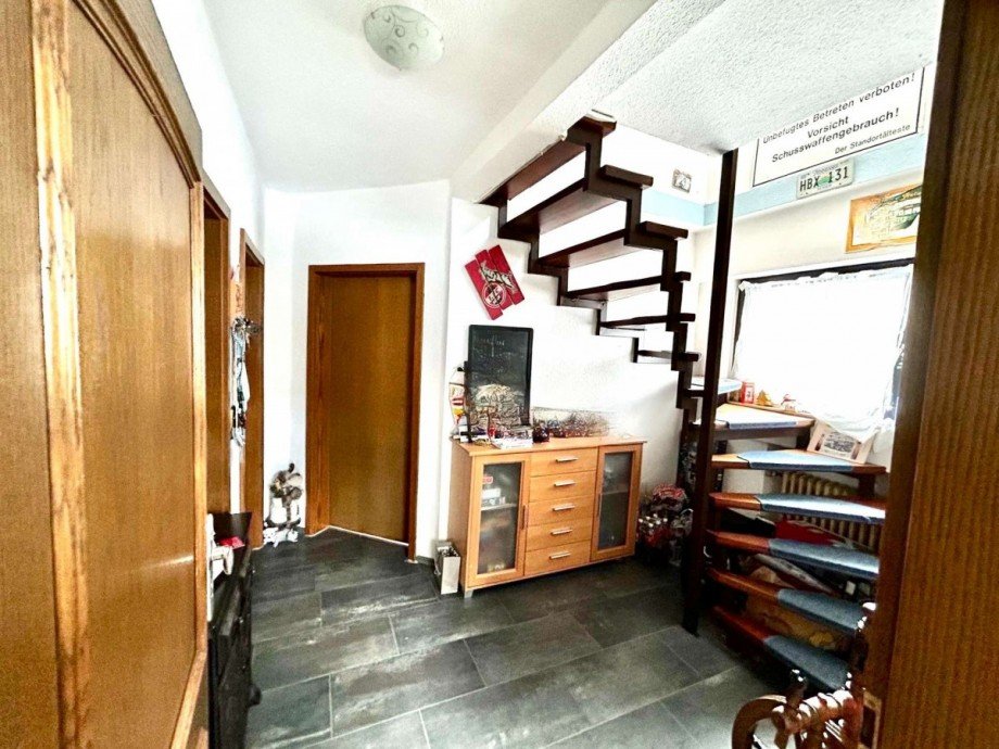 Flur Wohnung obere Etage Mehrfamilienhaus Neuss