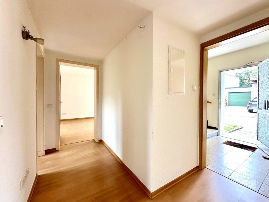 Flur Erdgeschosswohnung Zweifamilienhaus Rommerskirchen