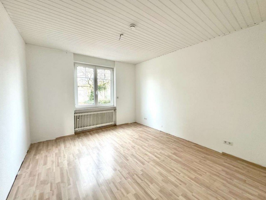 Schlafzimmer Wohnung Erdgeschoss Mehrfamilienhaus Neuss