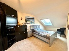 Schlafzimmer Gro�e Dachgeschosswohnung in beliebter Wohnlage