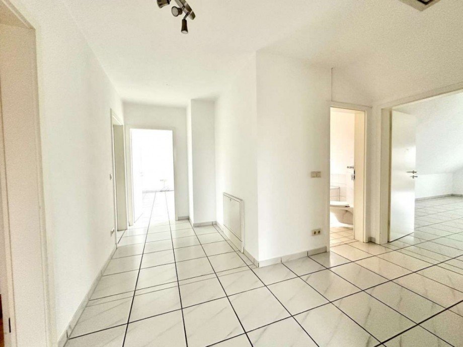 Flur Dachgeschosswohnung Neuss