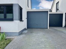 Garage Energiesparen in moderner Doppelhaush�lfte