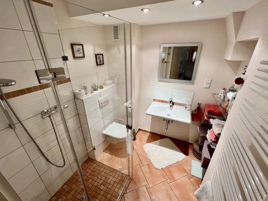 Badezimmer Erdgeschosswohnung Zweifamilienhaus Neuss