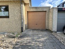 Garage Sanierter Bungalow mit Einliegerwohnung in beliebter Wohnlage