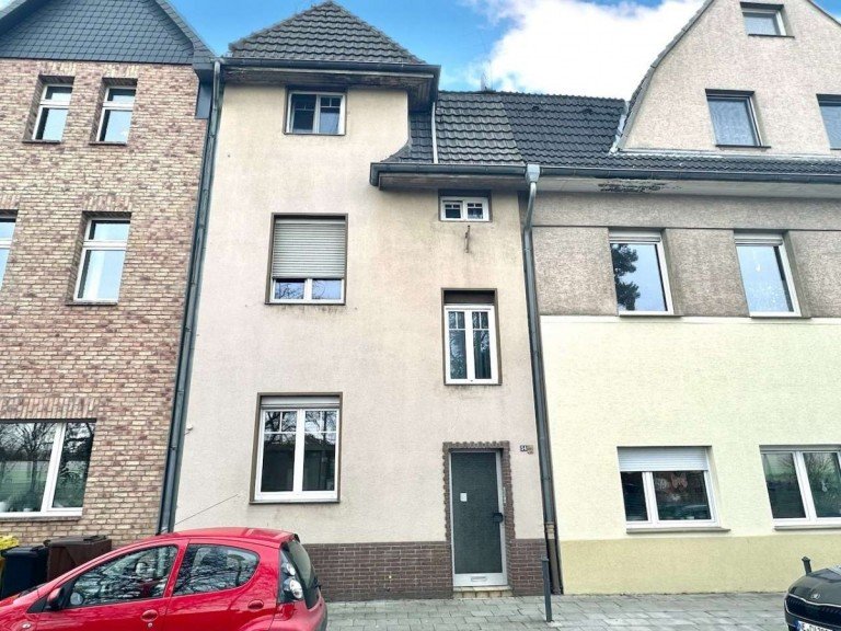 Hausansicht Vorderseite Neuss Mehrfamilienhaus Mehrfamilienhaus in beliebter Wohnlage