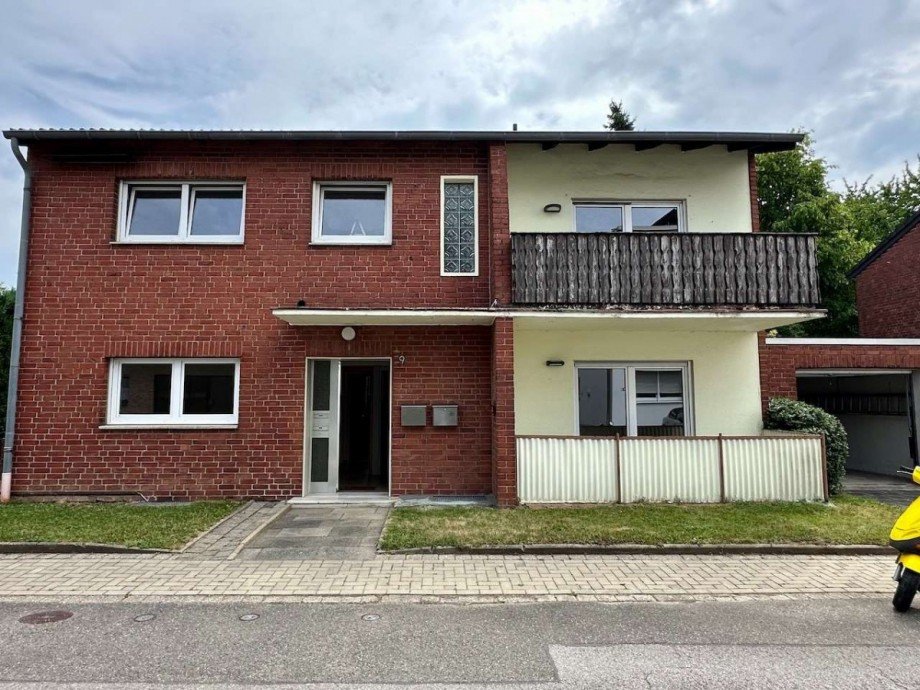 Hausansicht Vorderseite Zweifamilienhaus Rommerskirchen