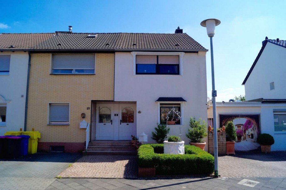 Hausansicht Reiheneckhaus Neuss