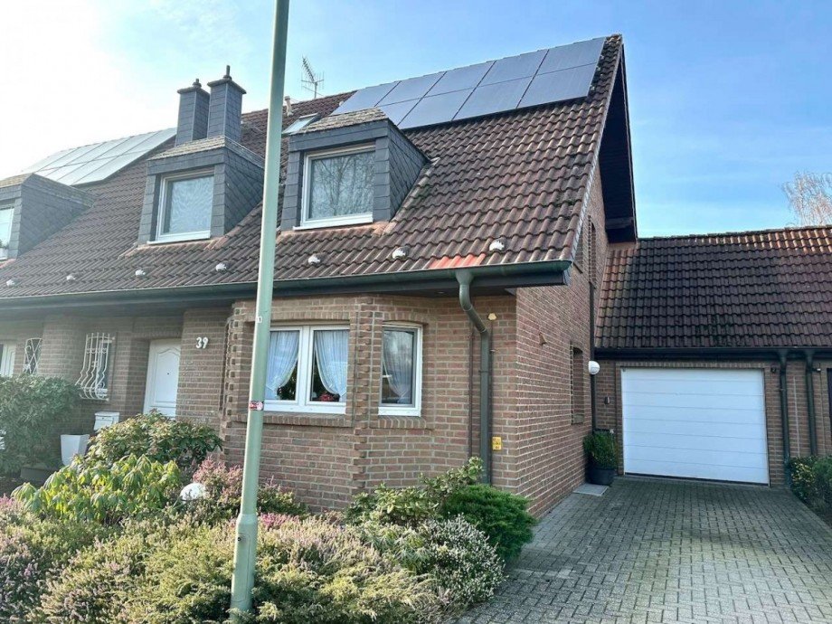 Hausansicht Vorderseite Doppelhaush�lfte Neuss