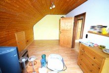 Schlafzimmer OG Freistehendes Einfamilienhaus in wundersch�ner Lage mit gro�em Garten