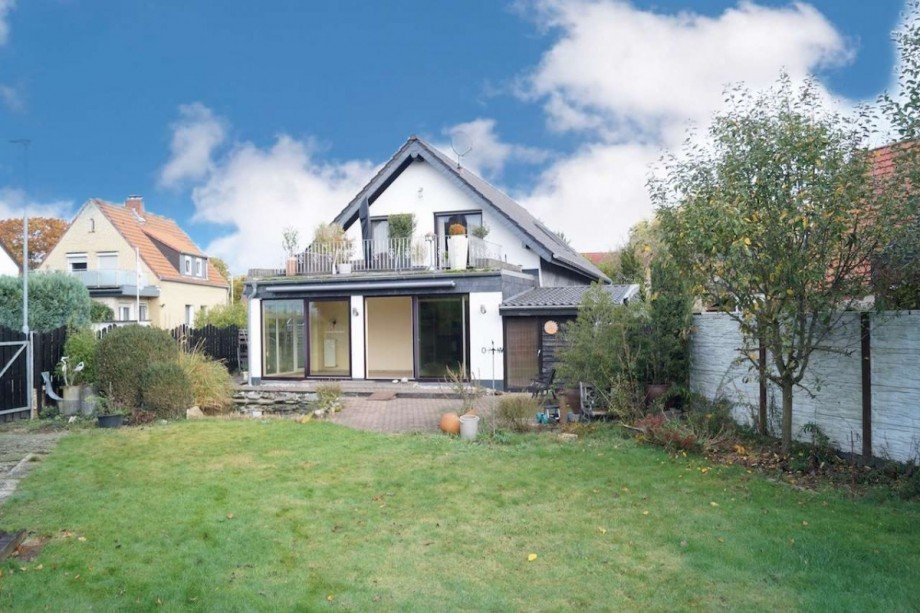 Hausansicht Gartenseite Zweifamilienhaus Kaarst