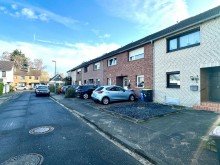 Anliegerstra�e Gut geschnittenes Reihenhaus mit sch�nem Sonnengarten