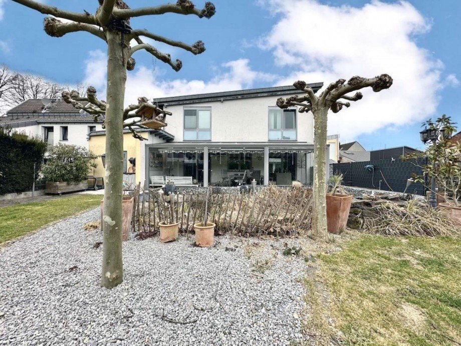 Hausansicht R�ckseite Einfamilienhaus Neuss