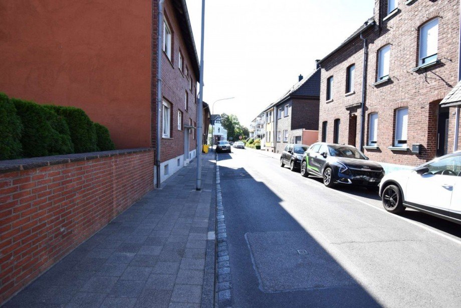 Stra�enansicht Doppelhaush�lfte Neuss