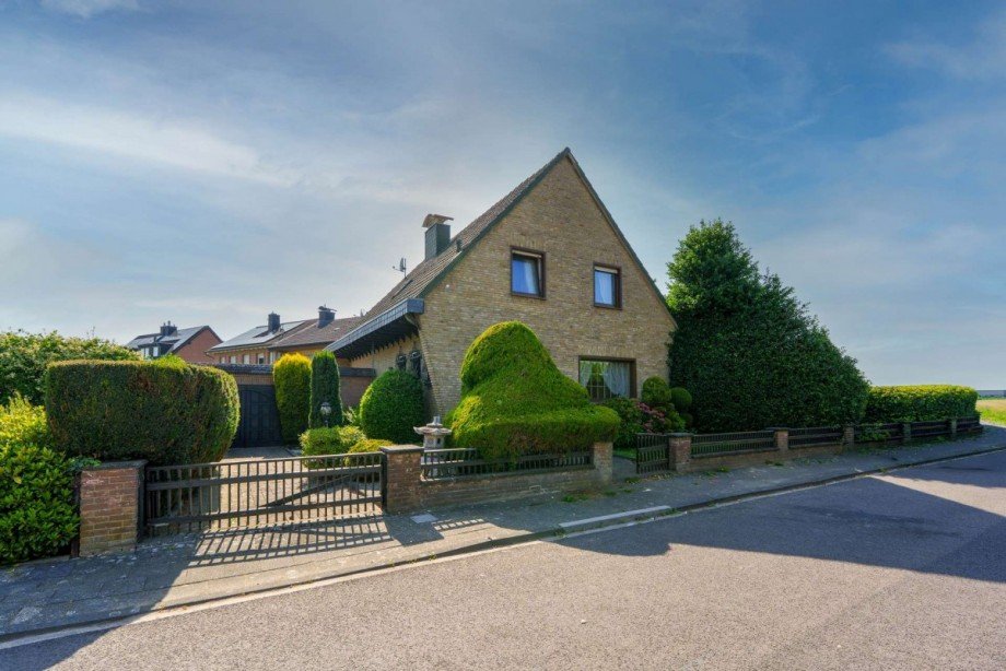Hausansicht Einfamilienhaus J�chen