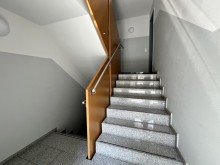 Treppenhaus Moderne 4 Zimmerwohnung mit Garten und Garage