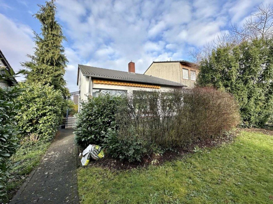 Hausansicht Vorderseite Doppelhaush�lfte Neuss
