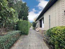 Zugang Haus Freistehender Bungalow mit zus�tzlichem Grundst�ck