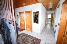 Flur EG Freistehendes Einfamilienhaus in wundersch�ner Lage mit gro�em Garten
