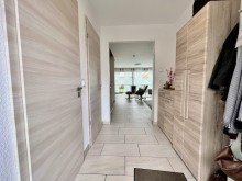 Flur Erdgeschoss Energiesparen in moderner Doppelhaush�lfte