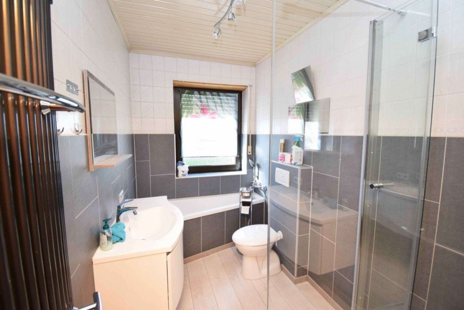 Bad 1. OG Einfamilienhaus J�chen