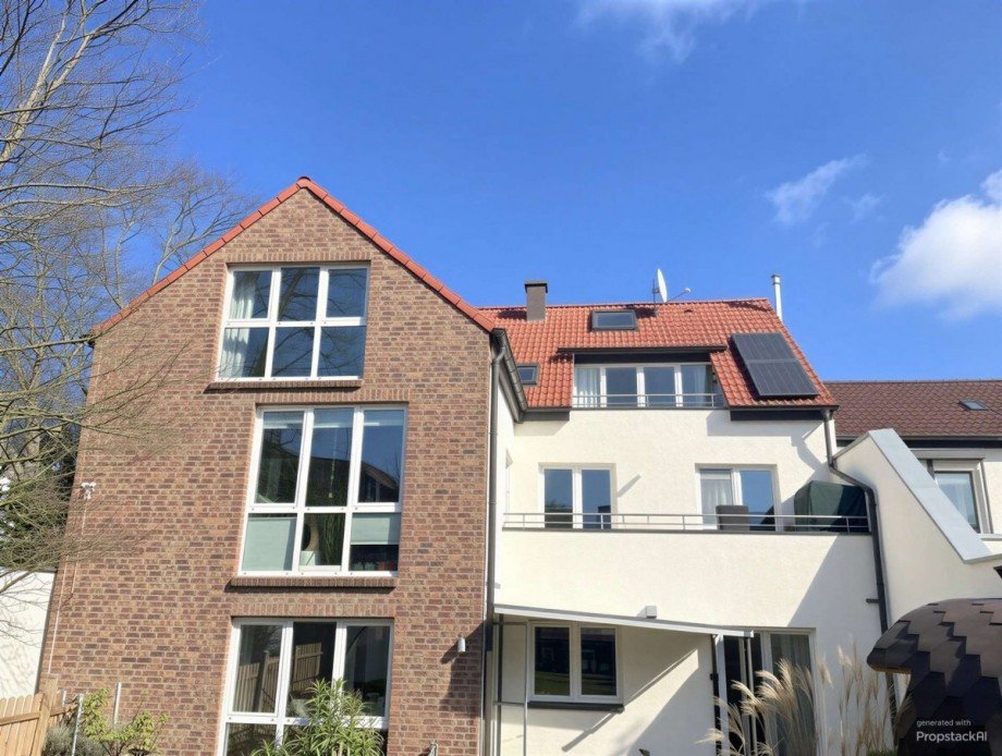 Hausansicht R�ckseite Dachgeschosswohnung Neuss