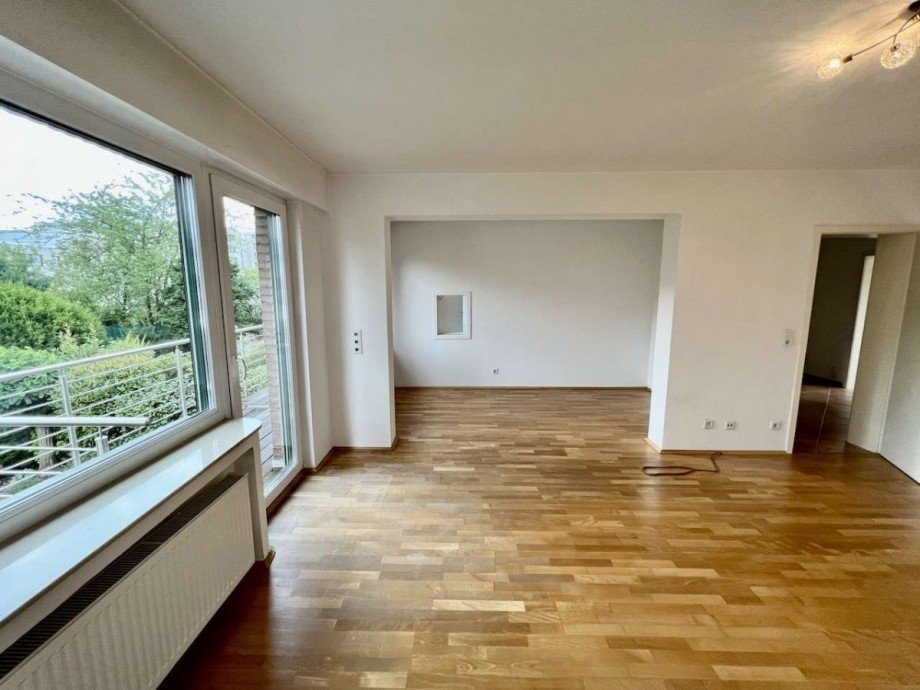Wohnzimmer Wohnung obere Etage Zweifamilienhaus Neuss