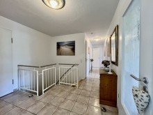 Flur Moderne 4 Zimmerwohnung mit Garten und Garage