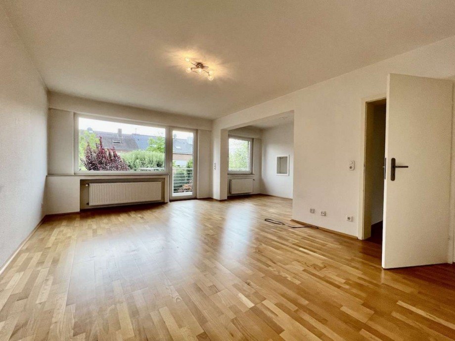 Wohnzimmer Wohnung obere Etage Zweifamilienhaus Neuss