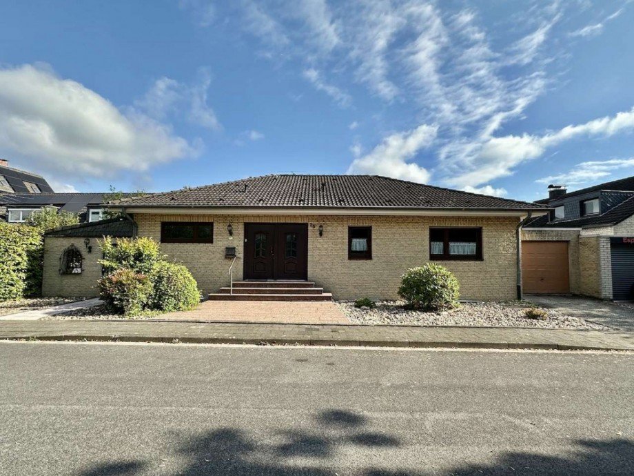 Hausansicht Vorderseite Bungalow Neuss