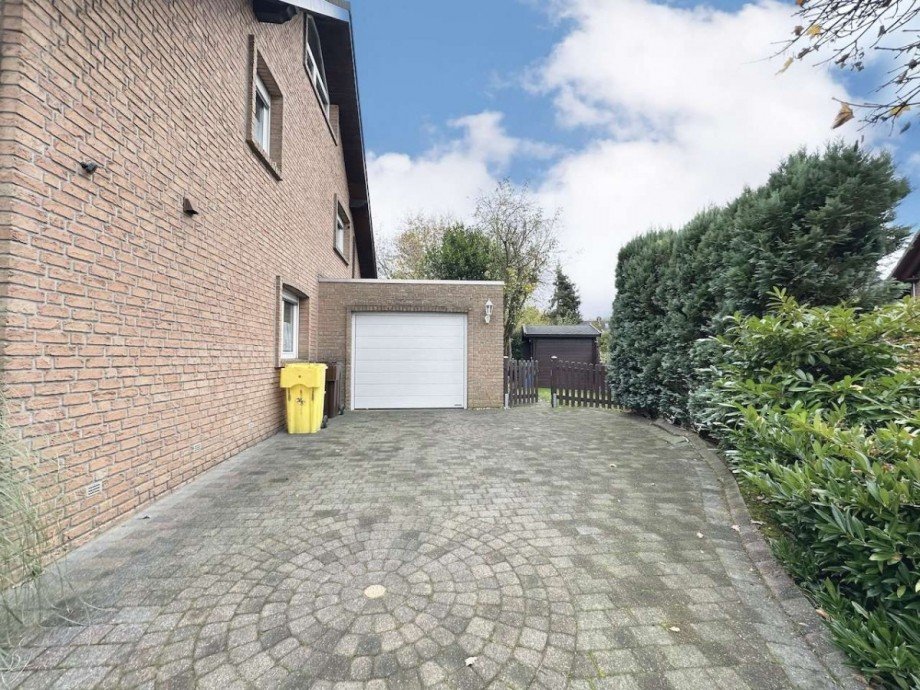 Garageneinfahrt Doppelhaush�lfte Neuss