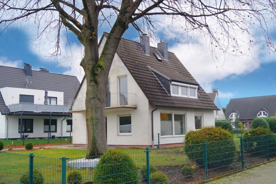 Hausansicht Vorderseite Einfamilienhaus Kaarst