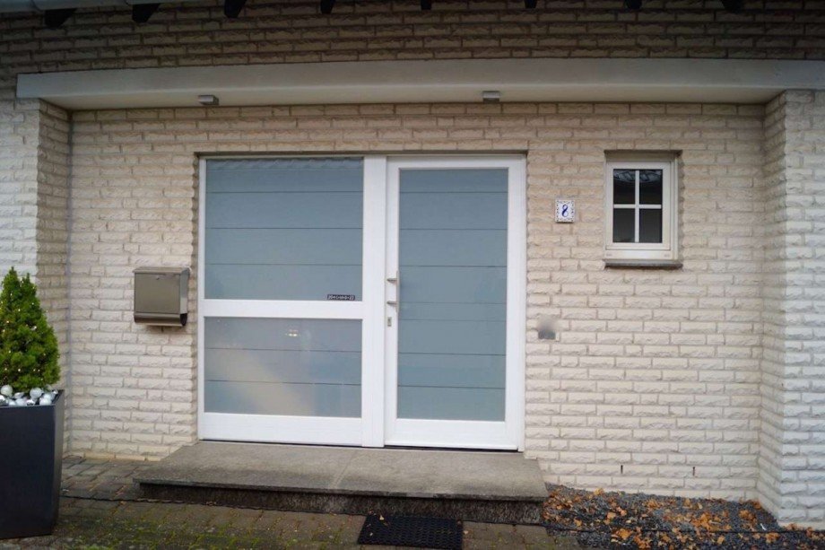 Haust�re Einfamilienhaus Bedburg