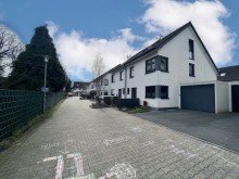 Anliegerstra�e Energiesparen in moderner Doppelhaush�lfte