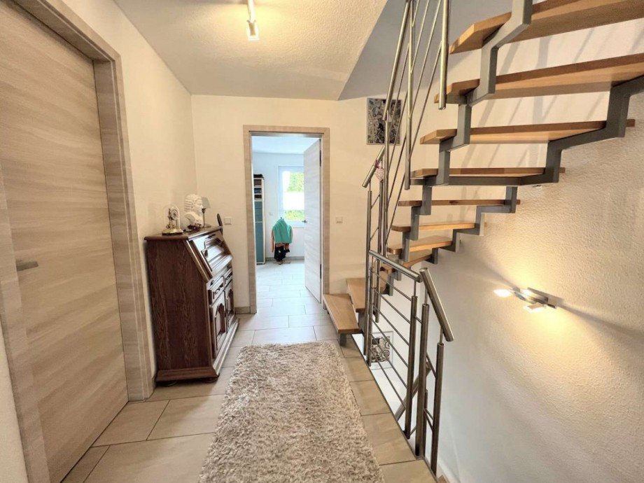 Flur obere Etage Doppelhaush�lfte Kaarst