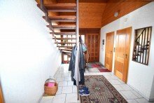 Flur EG Freistehendes Einfamilienhaus in wundersch�ner Lage mit gro�em Garten