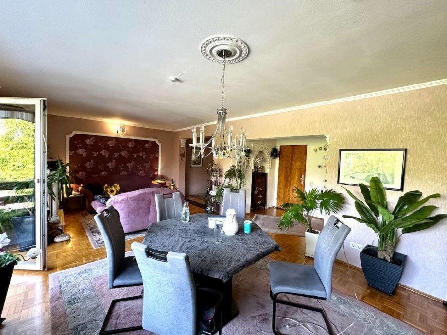 Wohnzimmer Wohnung untere Etage Zweifamilienhaus D�sseldorf