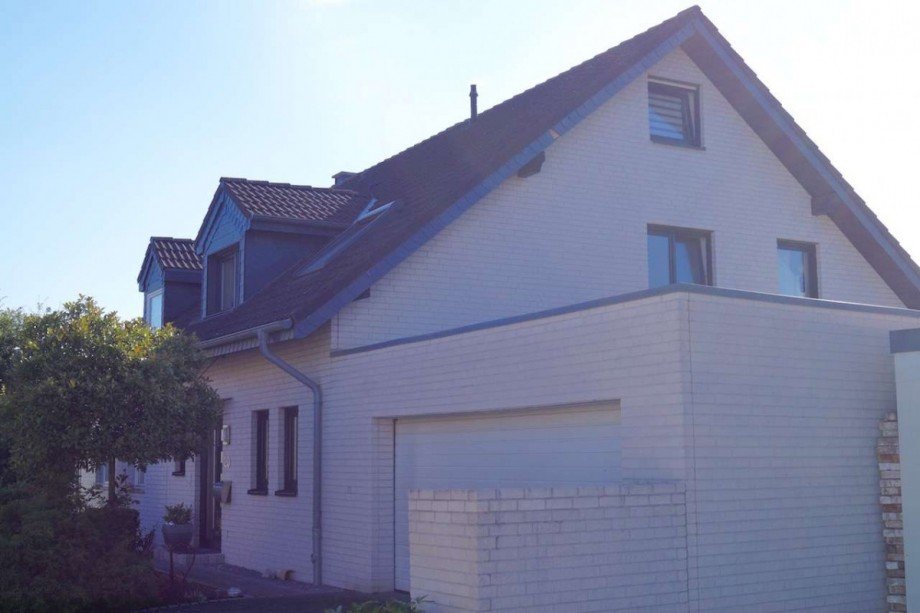 Hausansicht Vorderseite Doppelhaush�lfte Dormagen