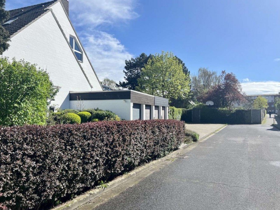 Anliegerstra�e Reihenendhaus Neuss