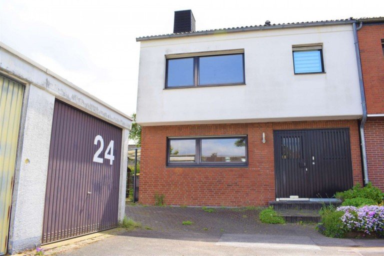Hausansicht mit Garage Kaarst Reihenendhaus Sch�nes Reihenendhaus in Top Lage