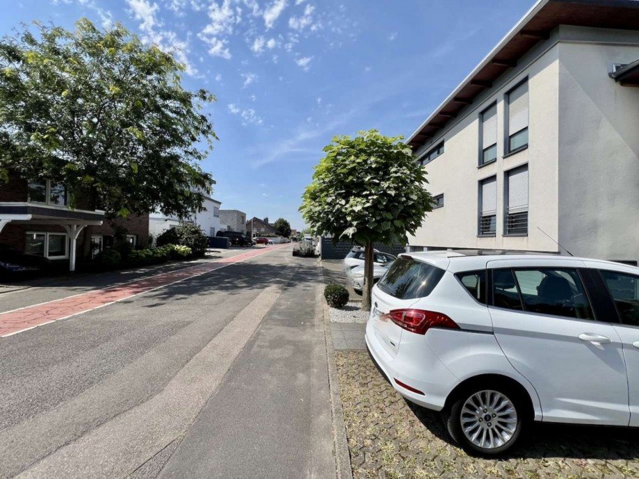 Anliegerstra�e Erdgeschosswohnung K�ln