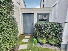 Zugang Garage Energiesparen in moderner Doppelhaush�lfte