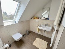 Duschbad Dachgeschoss Energiesparen in moderner Doppelhaush�lfte