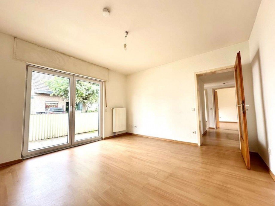 Wohnzimmer Erdgeschosswohnung Zweifamilienhaus Rommerskirchen