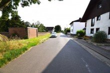 ruhige Anliegerstrasse Freistehendes Einfamilienhaus in wundersch�ner Lage mit gro�em Garten
