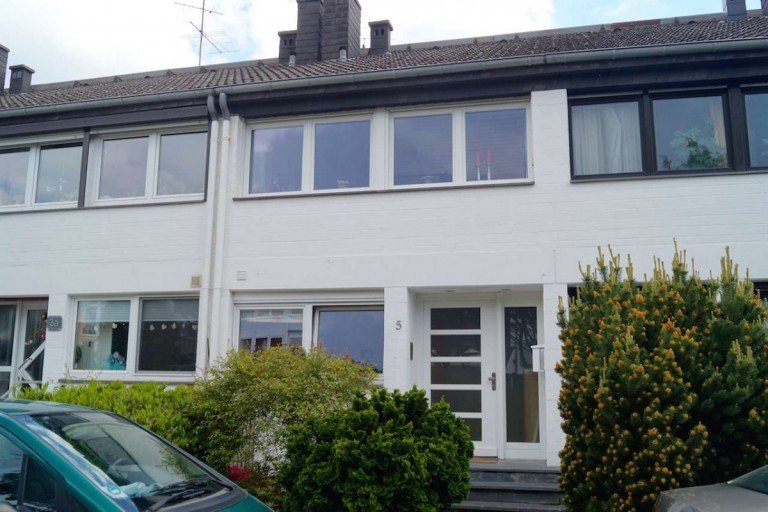 Hausansicht Vorderseite Neuss Reihenhaus Wundersch�nes modernisiertes Reihenhaus im Neusser S�den