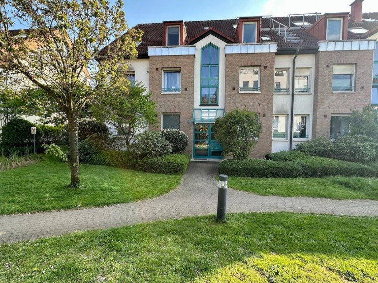 Hausansicht Vorderseite Neuss Etagenwohnung Gut geschnittene Etagenwohnung in beliebter Wohnlage