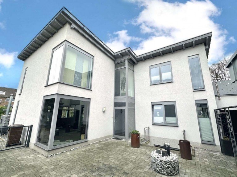 Hausansicht Neuss Einfamilienhaus Hochwertiges Architektenhaus in gefragter Wohnlage