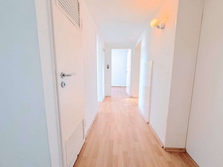 Diele Grevenbroich Etagenwohnung Gut geschnittene 3-Zimmer-Wohnung mit Loggia